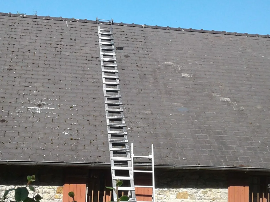 Nettoyage de toiture en ardoise