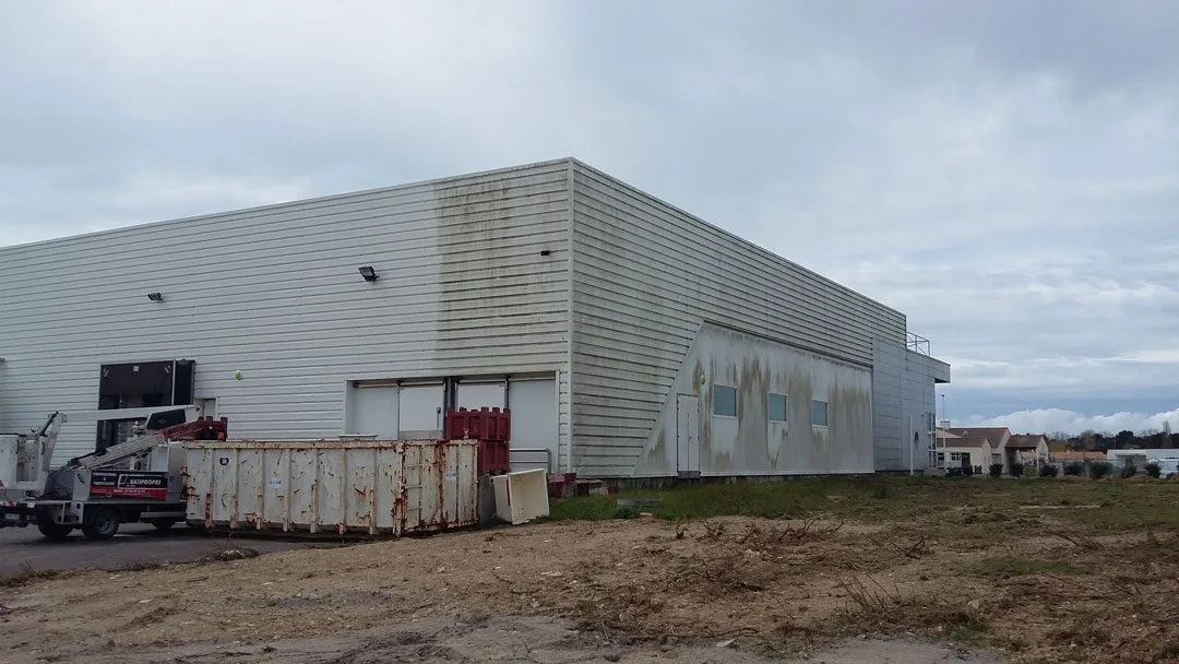 Nettoyage et entretien de chéneaux industriels